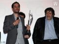 Arthur Goisset à la Cérémonie de Clôture du Festival du Cinéma Européen de Lille le 4 avril 2014 avec dans ses mains le trophée créé et offert par Abel Sculpture